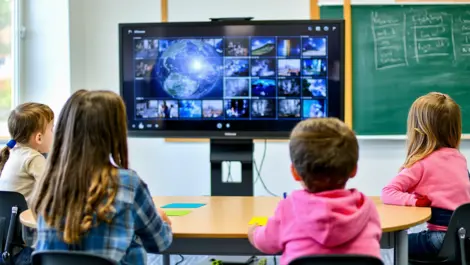 WolfVision introduces VZ-2.UHD visualiser for schools